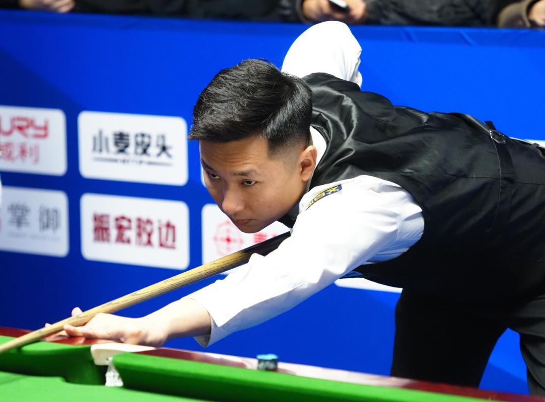 与后腰形成 与后腰形成