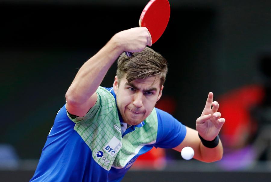 与安检口开 与安检口开